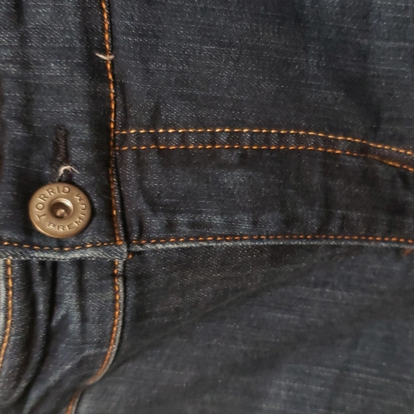 Torrid Premium Barely Boot Jeans 28R - Picture 4 of 12